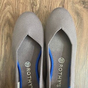 Like New Rothy’s Shoes flats. Size 9 but fit a little on the smaller size.